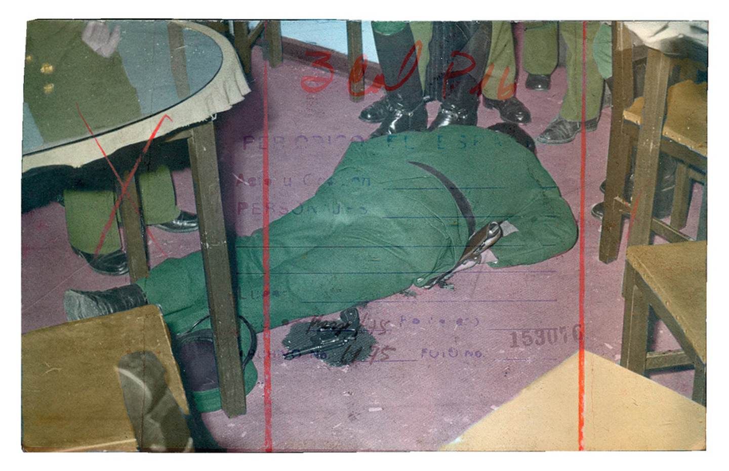 Полицейский, сыгравший в русскую рулетку с барменом. Полицейский, сыгравший в русскую рулетку с барменом.