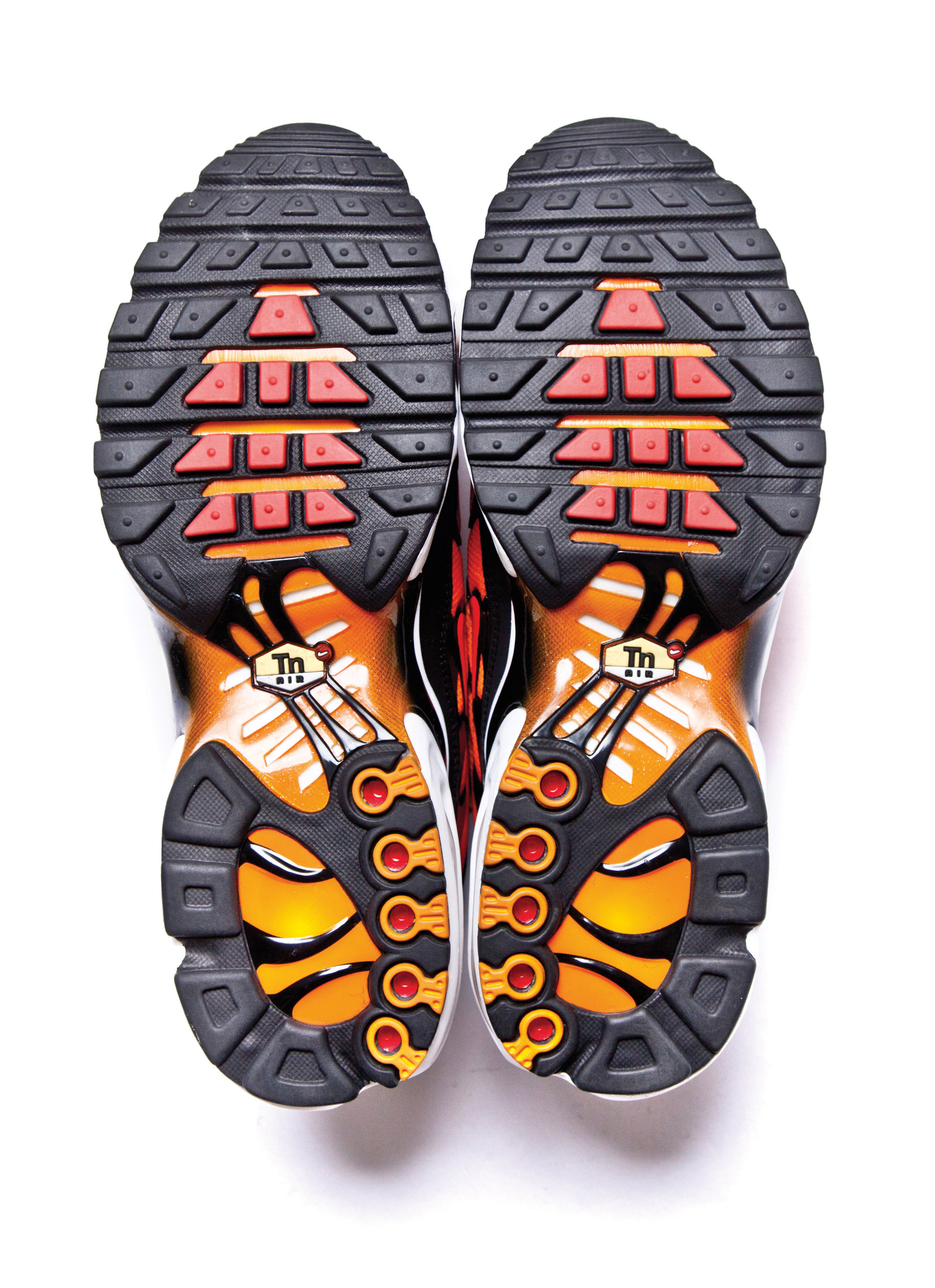 Подошва Nike’s Air Max Plus в расцветке Orange Tiger. Модель 1998 года была перевыпущена в 2013 году. Подошва Nike’s Air Max Plus в расцветке Orange Tiger. Модель 1998 года была перевыпущена в 2013 году.