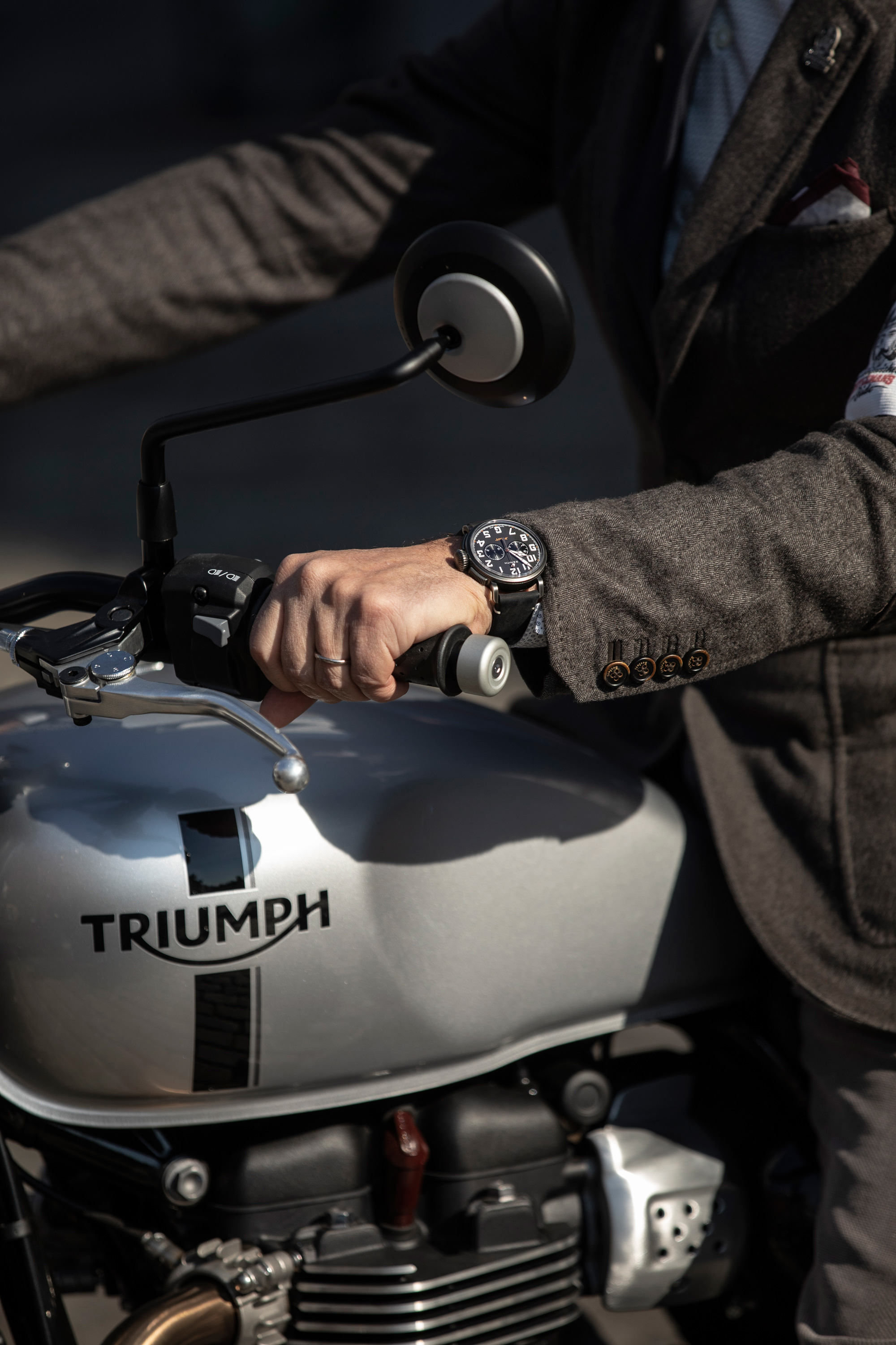 Жульен Торнаро (CEO Zenith Watches с новыми Pilot Type 20 Ton Up Black на запястье Жульен Торнаро (CEO Zenith Watches с новыми Pilot Type 20 Ton Up Black на запястье